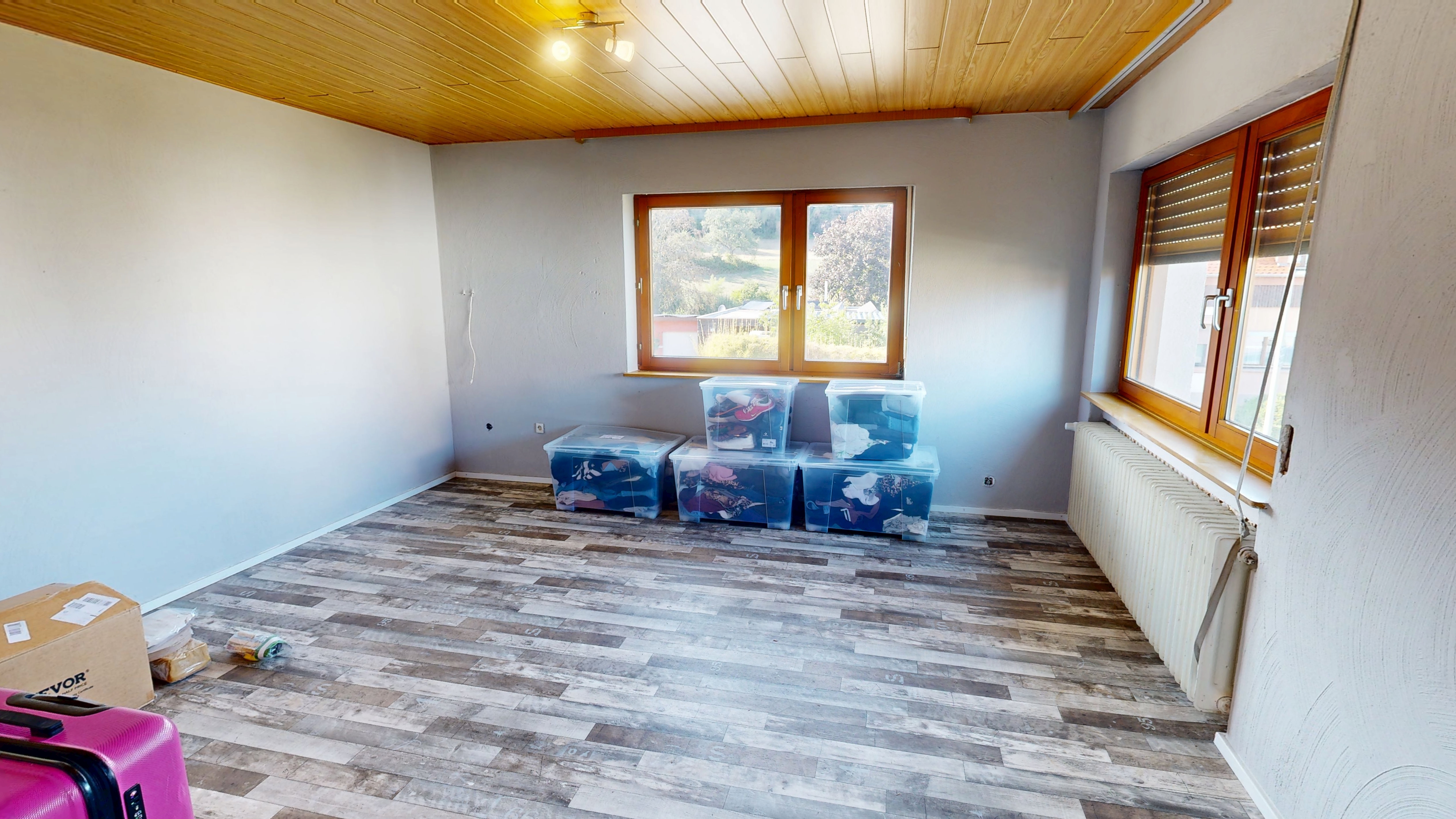 2-Familienhaus, 3 Garagen: Heizung 2020, OG 2021 modernisiert – 11/20