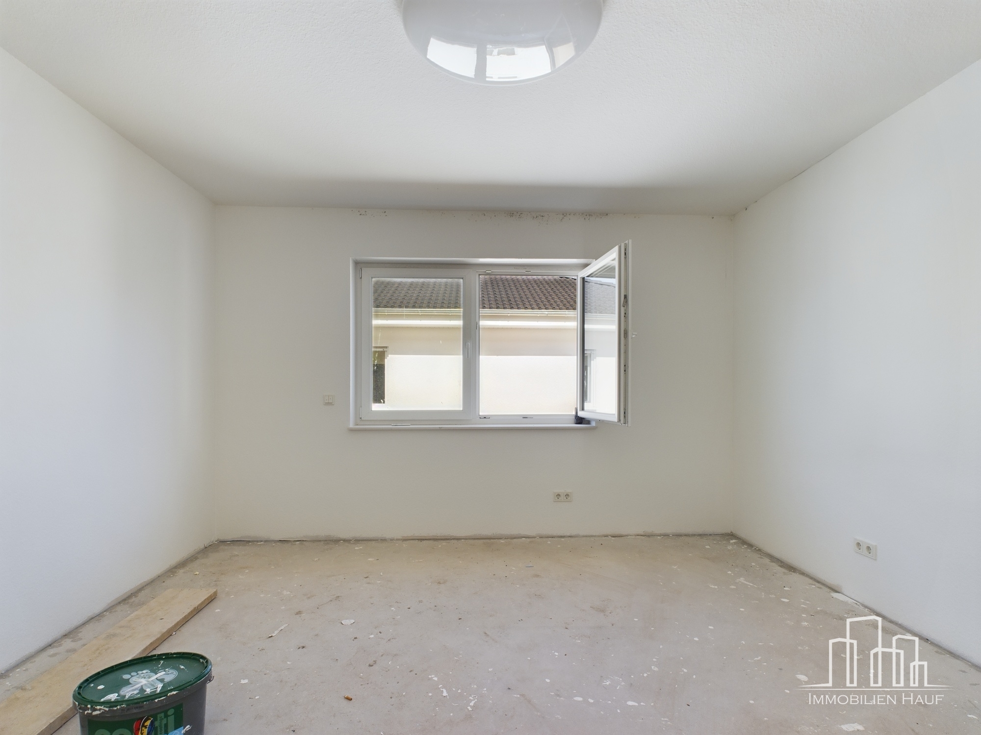 Modern Freestanding Home in Quiet Area – Hohenecken – 10/13