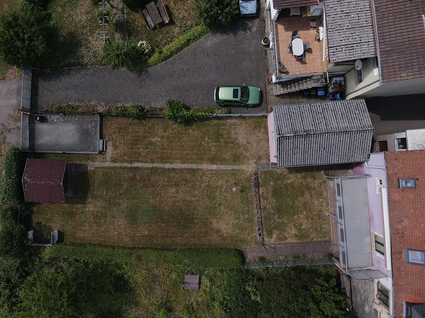 Wo Geschichte auf Zukunft trifft – sanierungsbedürftige Doppelhaushälfte in Rammelsbach – 22/23