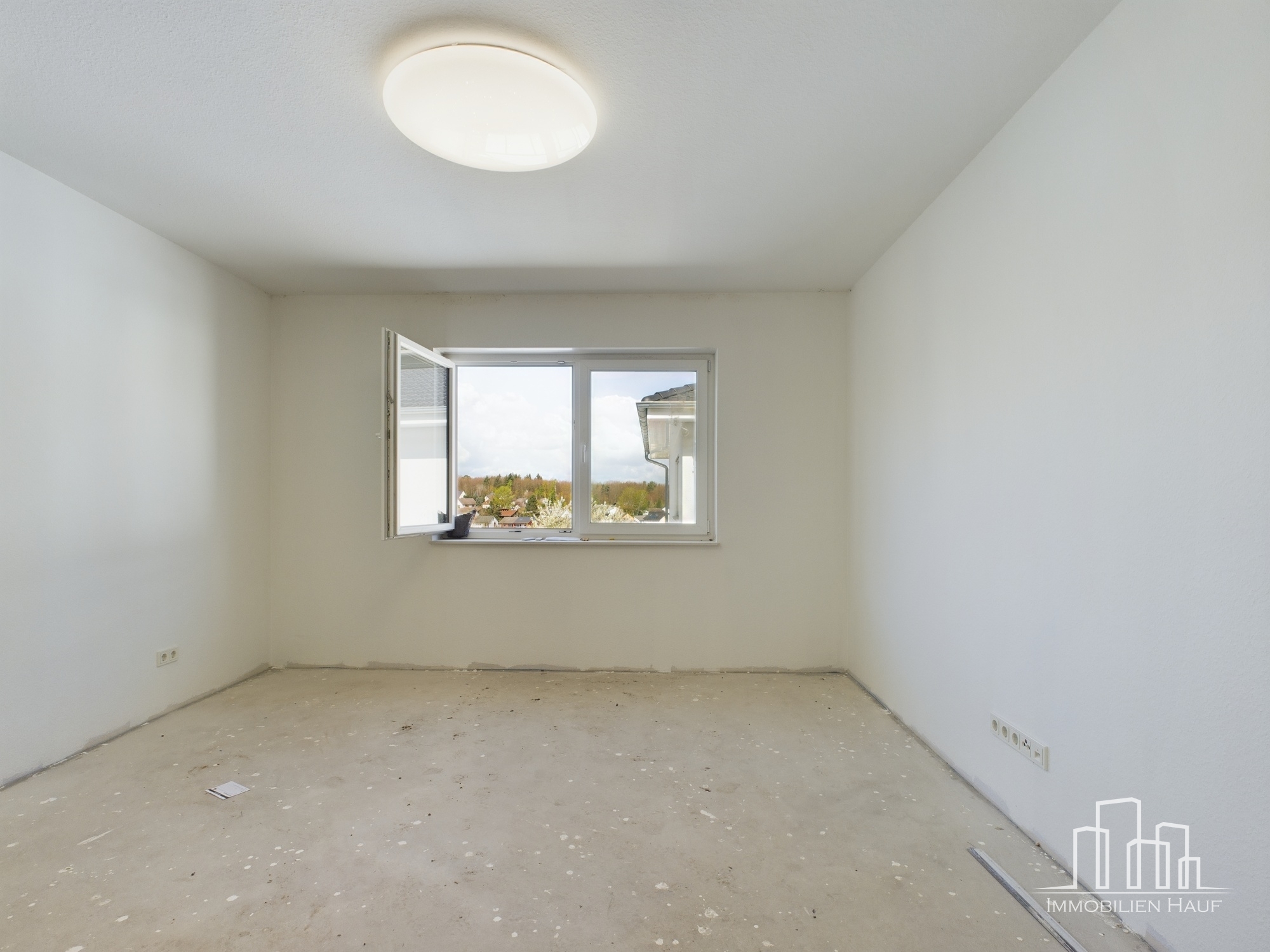 Modern Freestanding Home in Quiet Area – Hohenecken – 6/13