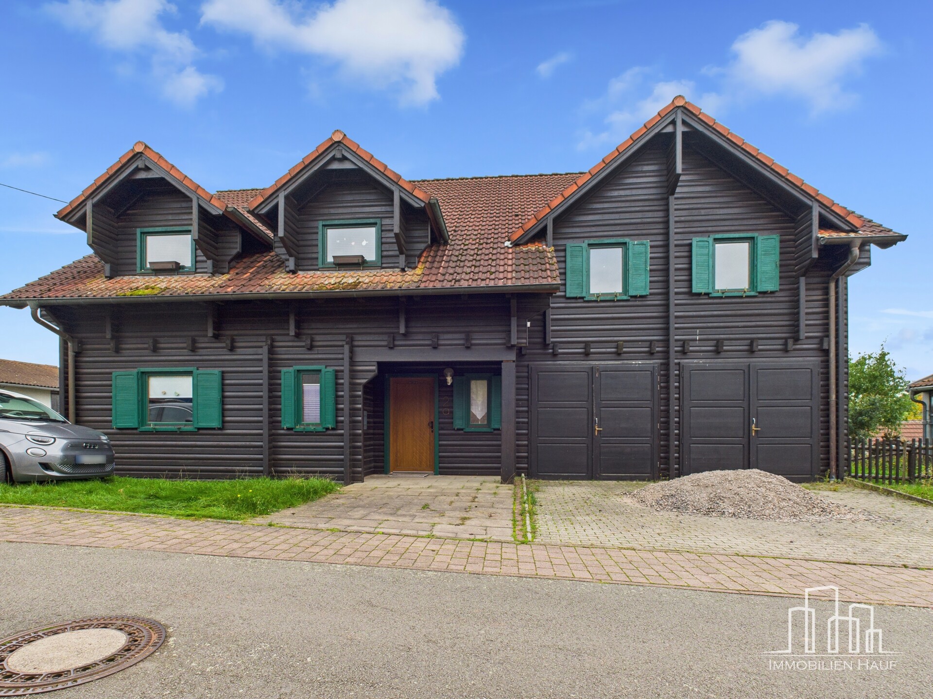 HAUF // Komplett aus Holz und ruhig gelegen – Ihr Zuhause mit Doppelgarage in Reichenbach-Steegen - Image 1