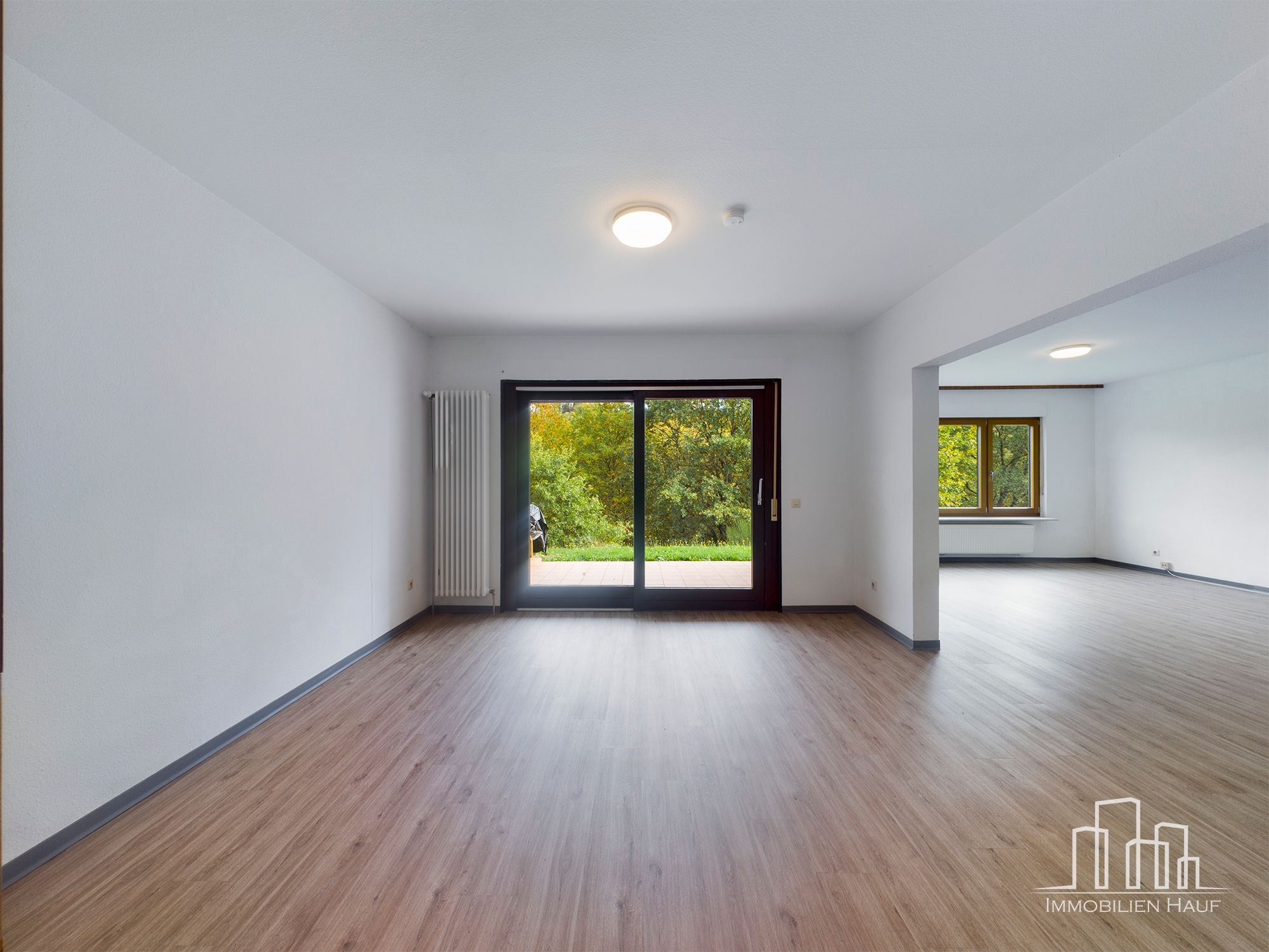 Spacious 6-Bedroom Three-Story Family Home with Garden, Balcony & Garage | Tallichtenberg - Image 21