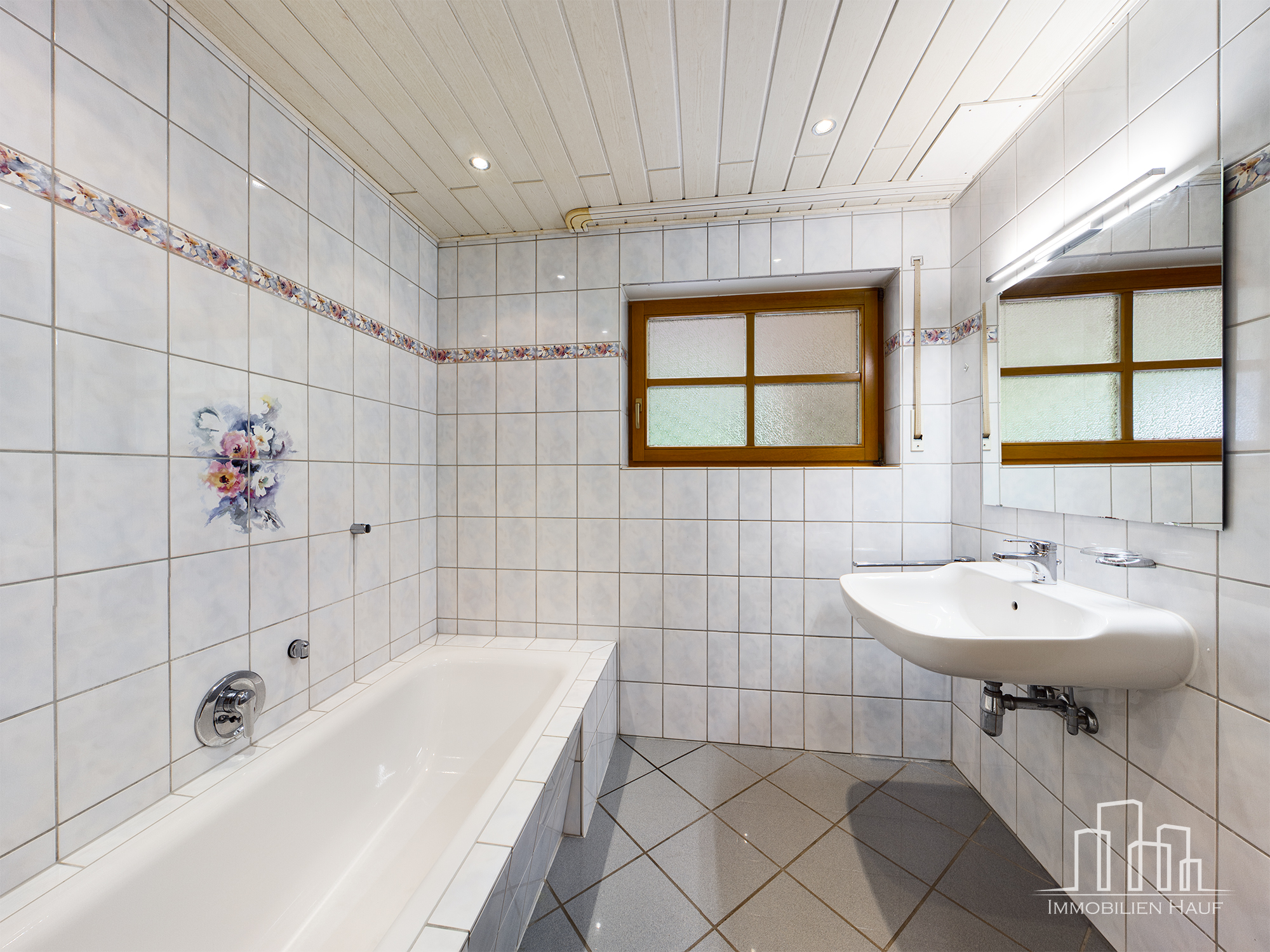 Spacious 4-Bedroom Home with Garage, Garden, Basement & Attic | Erfenbach – 3/20