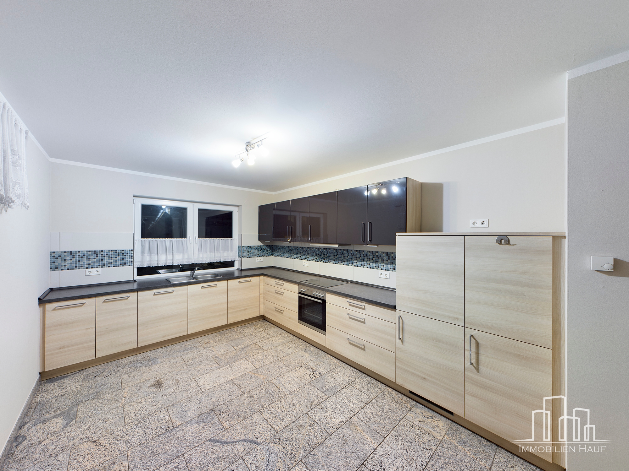 Spacious Freestanding Home in Weilerbach – Available Now! – 2/7