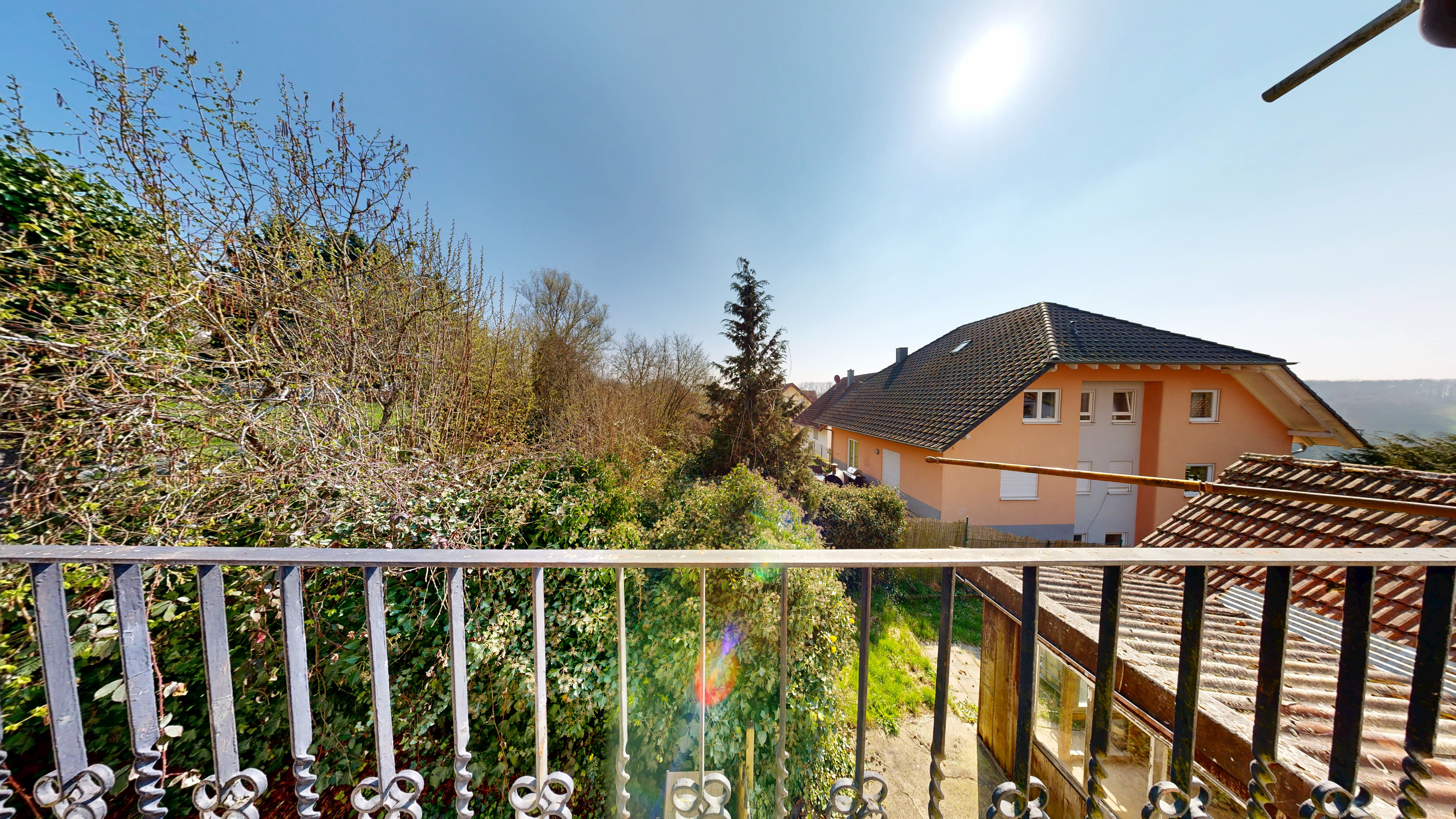 7,7 % Rendite: vermietetes Haus mit 3 Garagen und 3 Stellplätzen – 5/11