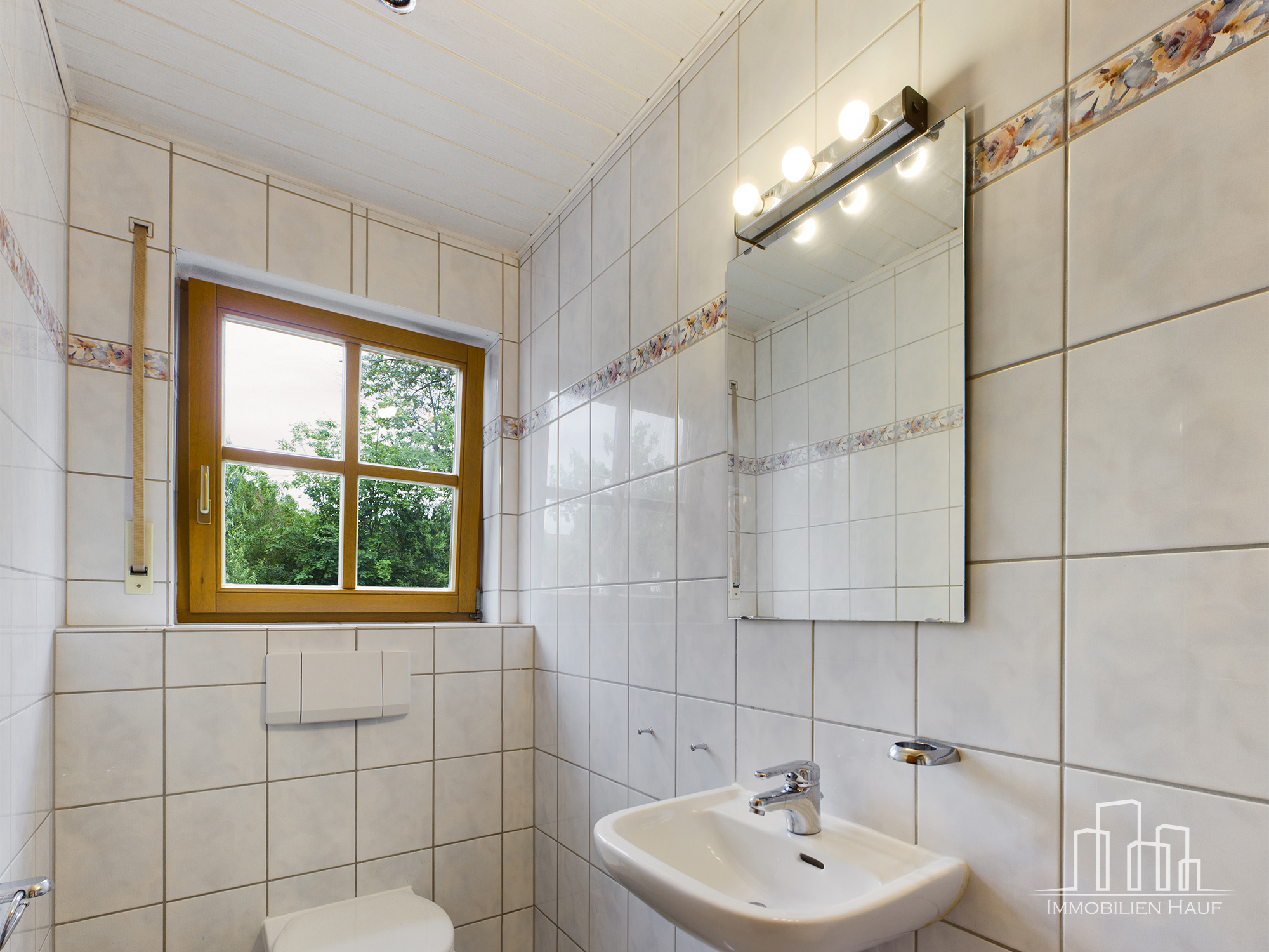 Spacious 4-Bedroom Home with Garage, Garden, Basement & Attic | Erfenbach – 7/20