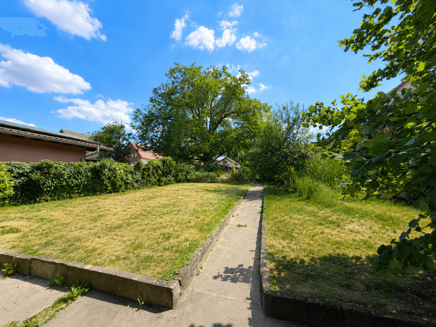 Zwei Häuser. Ein Kaufpreis. Unzählige Möglichkeiten mit 222 m² Wohnfläche auf ca. 800 m² Grundstück – 3/12
