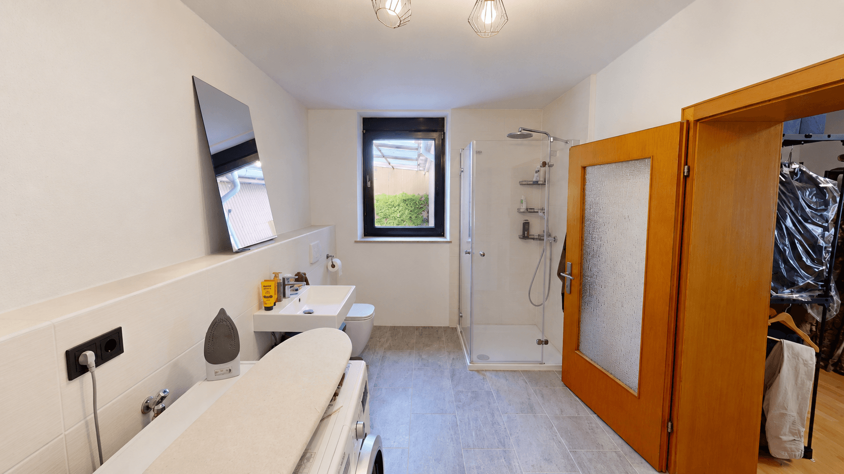 2023 saniert, 2.300 € Kaltmiete plus Baugrundstück – 6/26