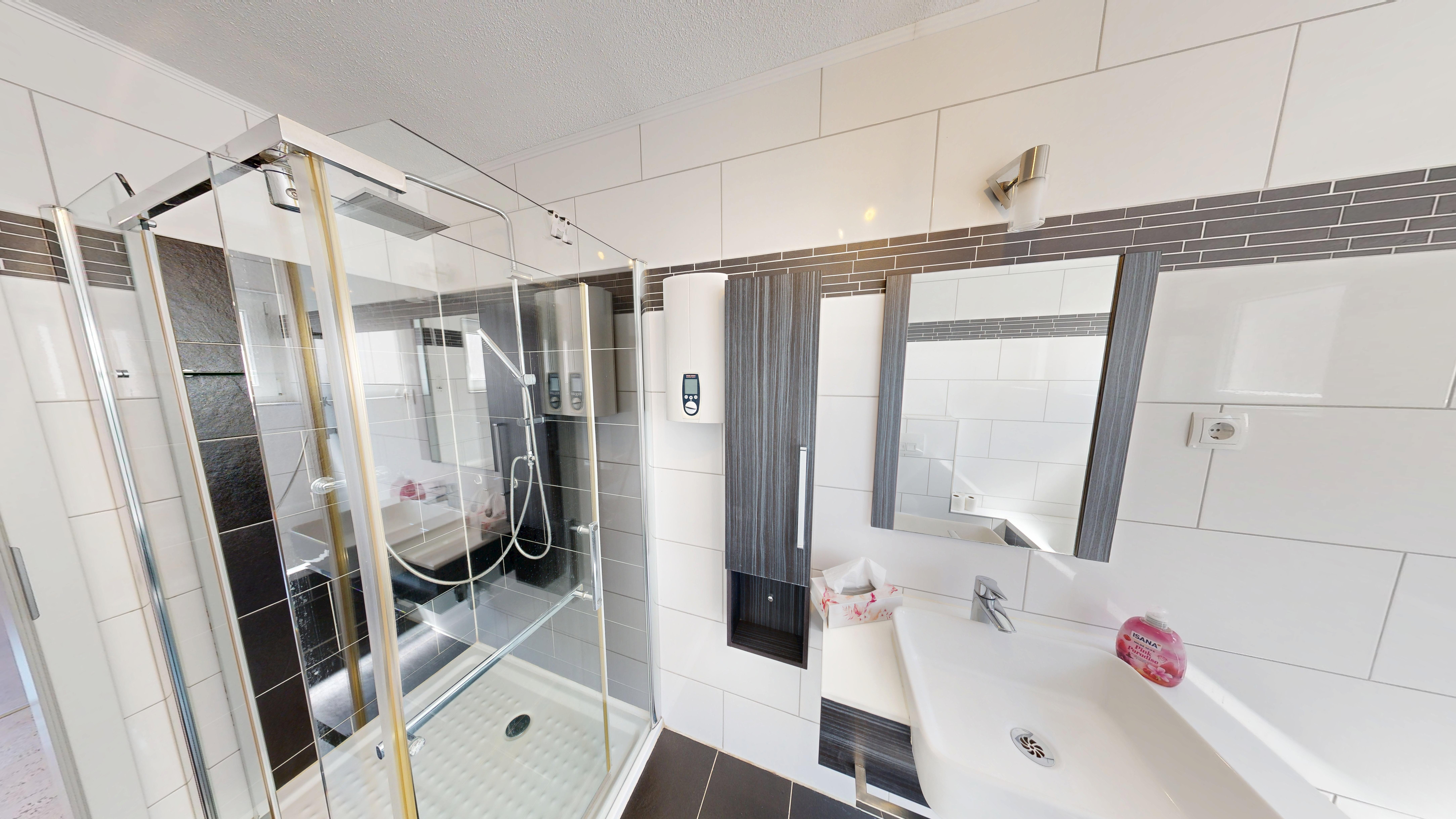3-Bedroom Apartment with Garden, Balcony & 2 Parking Spaces | Obermohr - Image 7