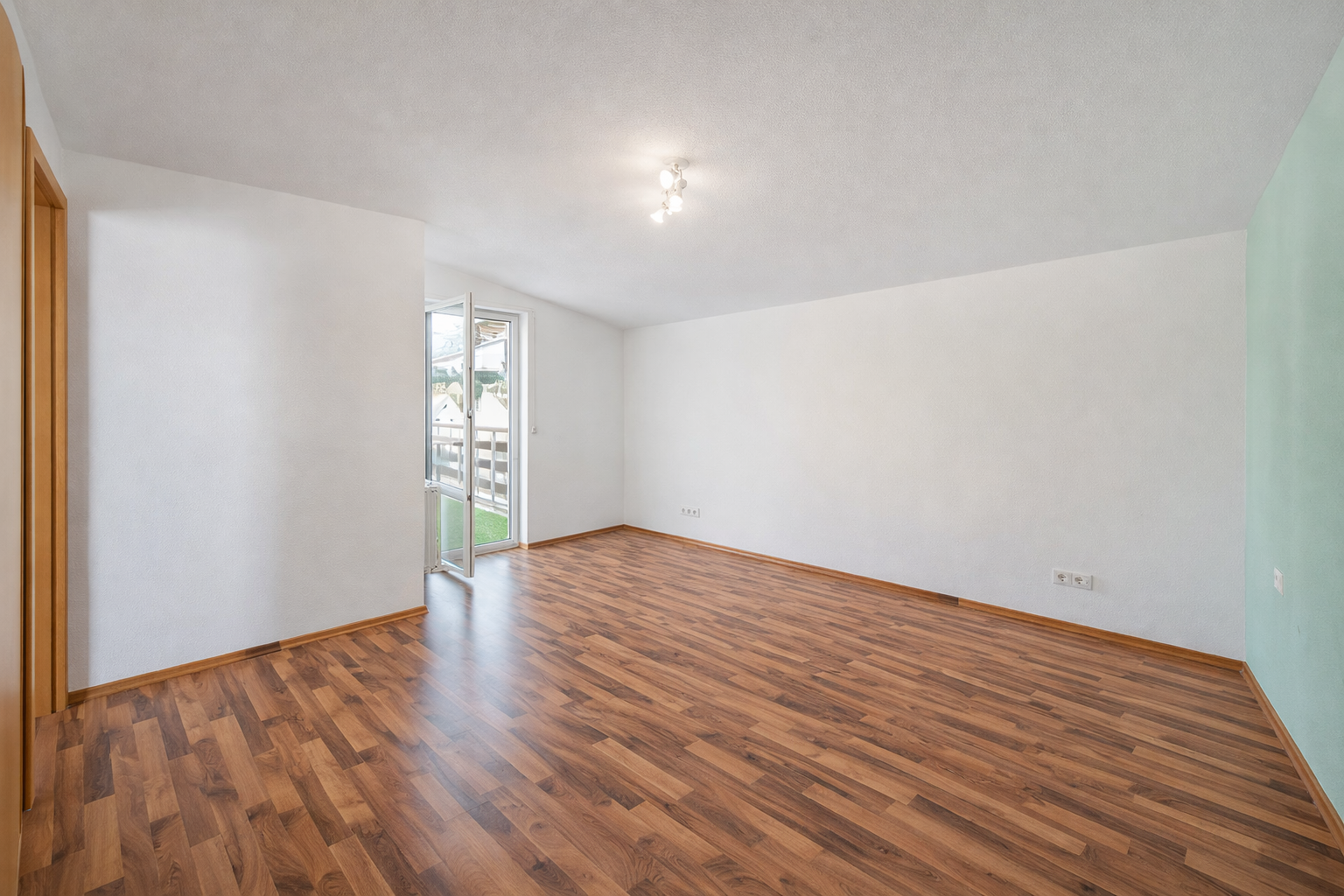 Vollvermietetes Wohn & Geschäftshaus mit PV-Anlage und stabilem Cashflow – 5/16