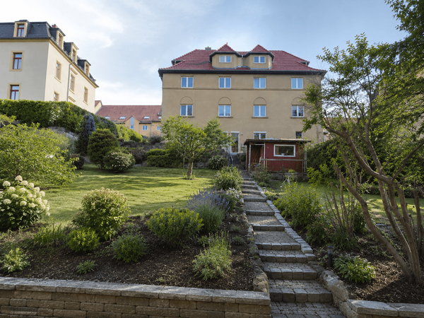 Vollvermietetes Mehrfamilienhaus mit großem Gartengrundstück und stabilem Mietertrag