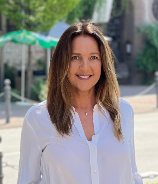 Frau Sabine Streifinger 