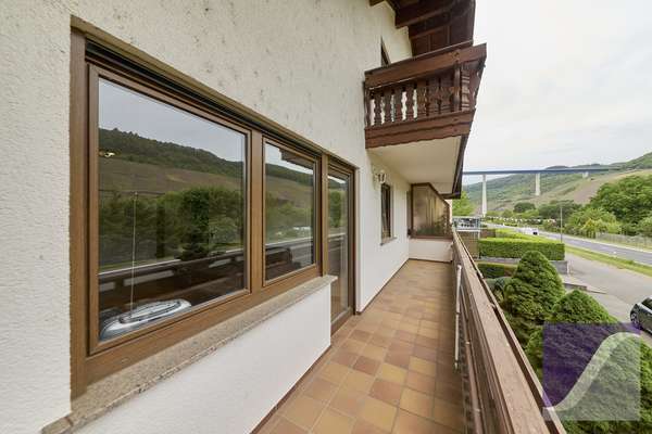 Zeltingen-Rachtig: 3-Zi-Wohnung mit Garage und Moselblick