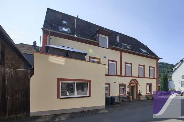 Bernkastel-Kues: Mehrfamilienhaus mit 7 PKW-Stellplätzen