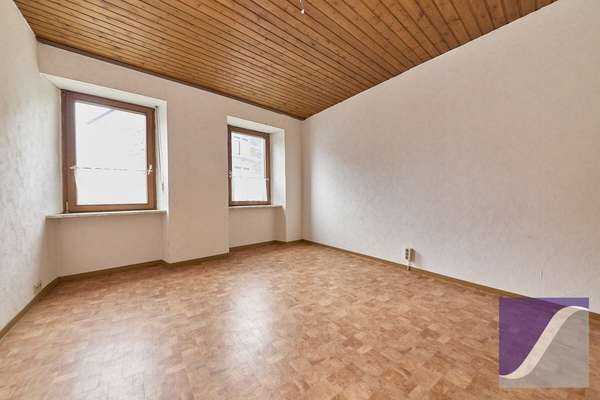 Mülheim: Zwei Häuser mit Garten und Parkplätzen zu einem Kaufpreis