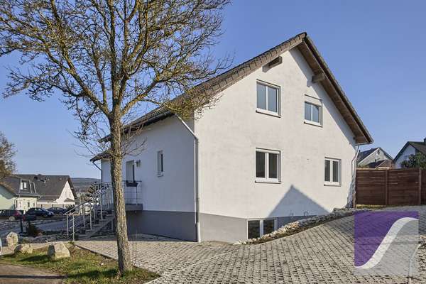 Morbach: Einfamilienhaus mit Garten und PKW-Stellplätzen