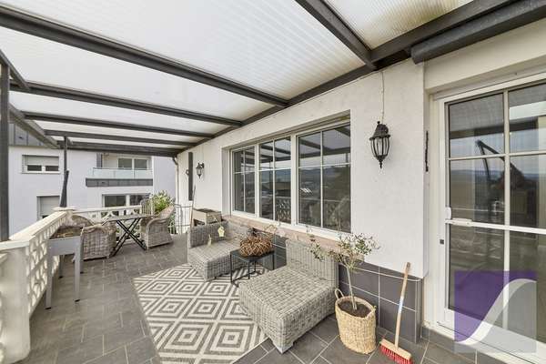 Ürzig: Wohnhaus mit 8 Zi., Panoramablick und Garten