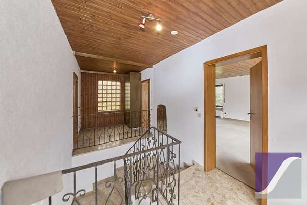 Mülheim: Zwei Häuser mit Garten und Parkplätzen zu einem Kaufpreis