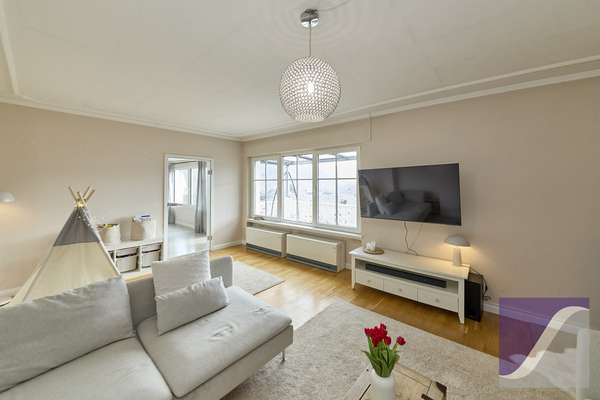 Ürzig: Wohnhaus mit 8 Zi., Panoramablick und Garten