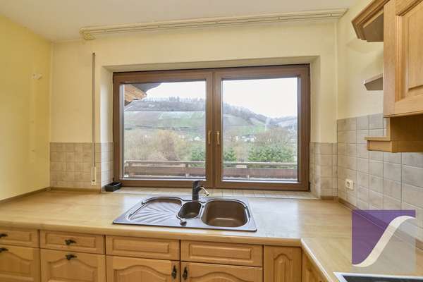 Zeltingen-Rachtig: 3-Zi.-Wohnung mit Moselblick und Garage