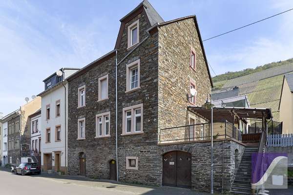 Graach: Renoviertes Mehrfamilienhaus als Kapitalanlage