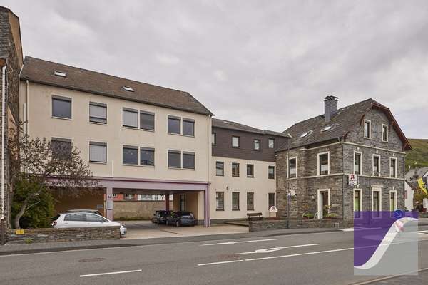 Bernkastel-Kues: Wohn- und Geschäftshaus mit 13 PKW-Stellplätzen