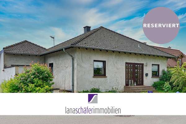 Bekond: Freistehendes Wohnhaus mit Garage und großzügigem Garten
