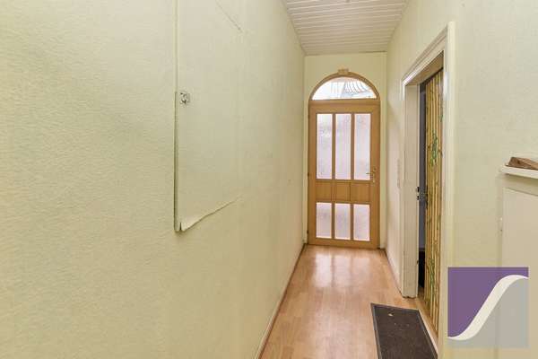 Mülheim: Zwei Häuser mit Garten und Parkplätzen zu einem Kaufpreis