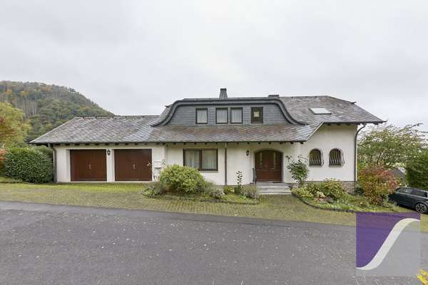 Veldenz: Zweifamilienhaus mit ELW und Fernblick