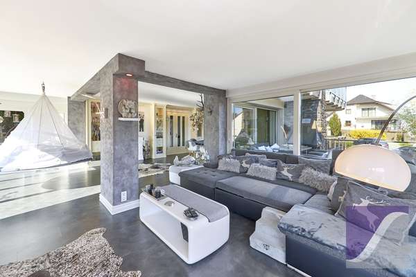 Bernkastel-Kues: Besonderes Anwesen mit parkartigem Garten