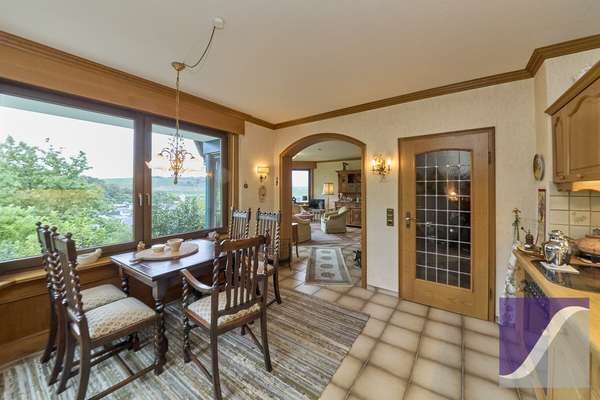 Veldenz: Zweifamilienhaus mit ELW und Fernblick