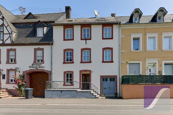 Zeltingen-Rachtig: Historisches Winzerhaus mit Ferienwohnungen und Moselblick