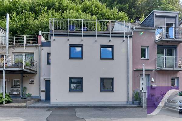 Trier-Biewer: Bezugsfertiges Wohnhaus mit großer Dachterrasse