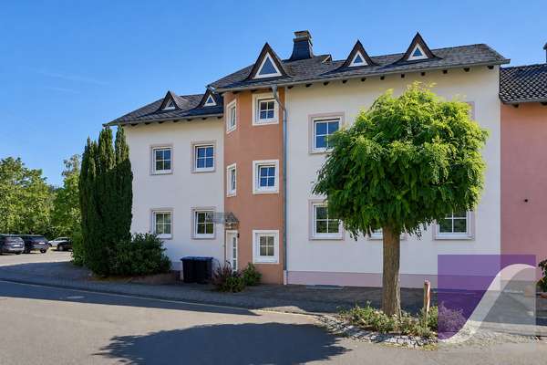 Bernkastel-Kues: MFH mit 5 Wohnungen, 2 Garagen und 3 PKW-Stellplätzen