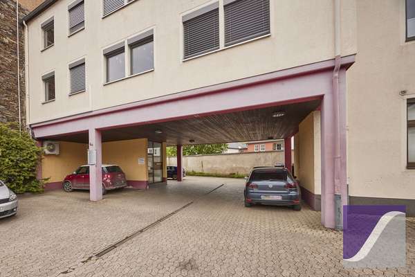 Bernkastel-Kues: Wohn- und Geschäftshaus mit 13 PKW-Stellplätzen