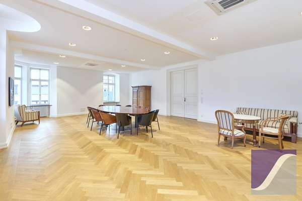 Bernkastel-Kues: „Villa Veltin“ - Imposantes Wohn- und Geschäftshaus an der Mosel