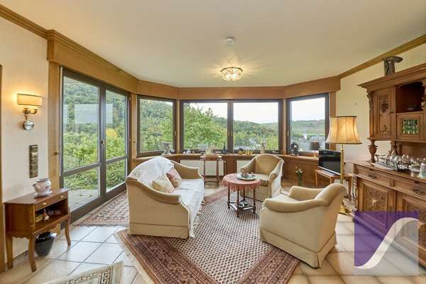 Veldenz: Zweifamilienhaus mit ELW und Fernblick