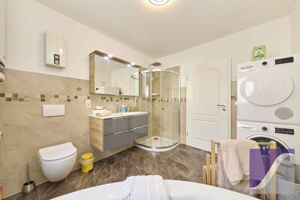 Bernkastel-Kues: Mehrfamilienhaus mit 7 PKW-Stellplätzen