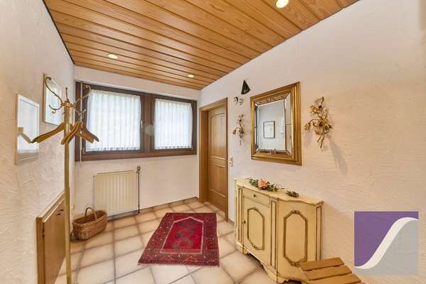 Veldenz: Zweifamilienhaus mit ELW und Fernblick