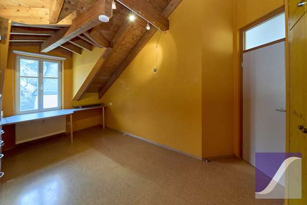 Lieser: 5-Zi.-Wohnung mit Dachterrasse und Fernblick