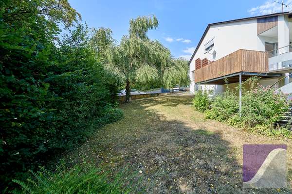 Bernkastel-Kues: Freistehendes Wohnhaus mit Doppelgarage und Garten