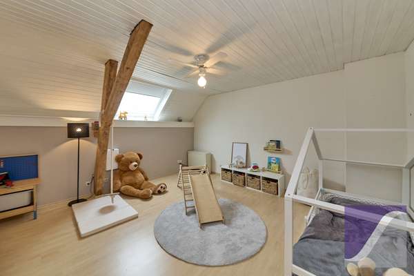 Ürzig: Wohnhaus mit 8 Zi., Panoramablick und Garten