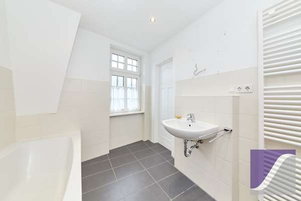 Bernkastel-Kues: 5-Zi.-Altbauwohnung mit Balkon in zentraler Lage