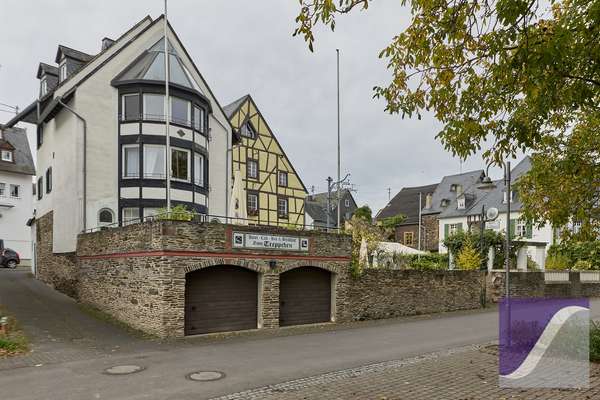 Lösnich: Gästehaus mit Betreiberwohnung und Moselblick