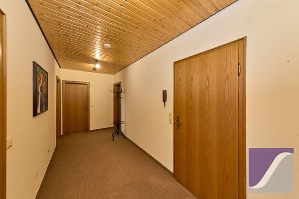 Veldenz: Zweifamilienhaus mit ELW und Fernblick