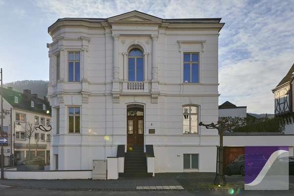 Bernkastel-Kues: „Villa Veltin“ - Imposantes Wohn- und Geschäftshaus an der Mosel