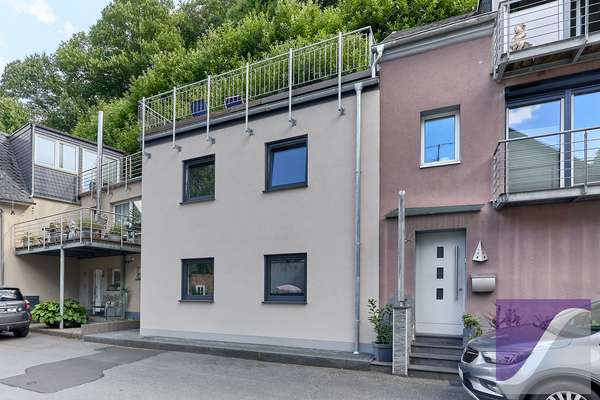 Trier-Biewer: Bezugsfertiges Wohnhaus mit großer Dachterrasse