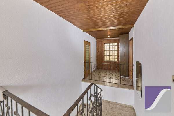 Mülheim: Zwei Häuser mit Garten und Parkplätzen zu einem Kaufpreis