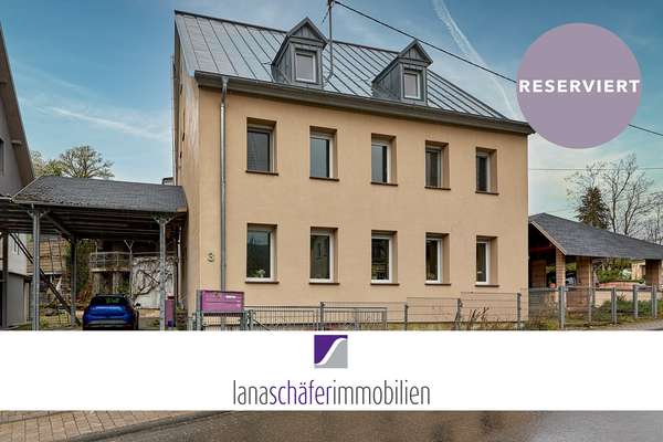 Burgen: Großzügiges Wohnhaus mit Terrasse und Außenstellplätzen