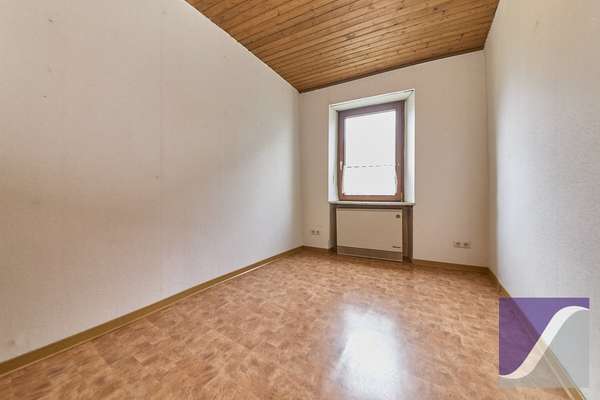 Mülheim: Zwei Häuser mit Garten und Parkplätzen zu einem Kaufpreis